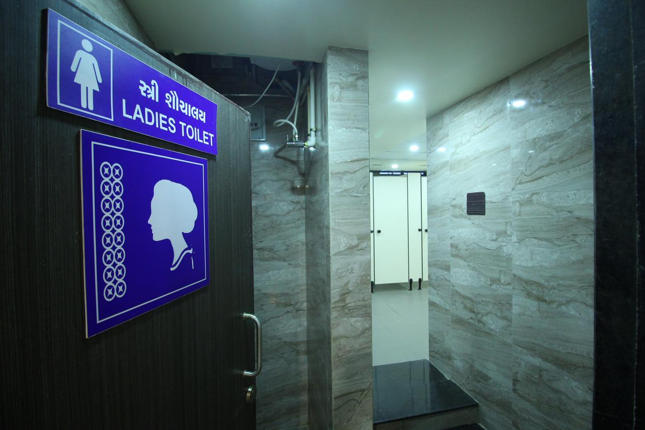 Jackpot Room In & Out Dormitory Ahmedabad Eksteriør bilde