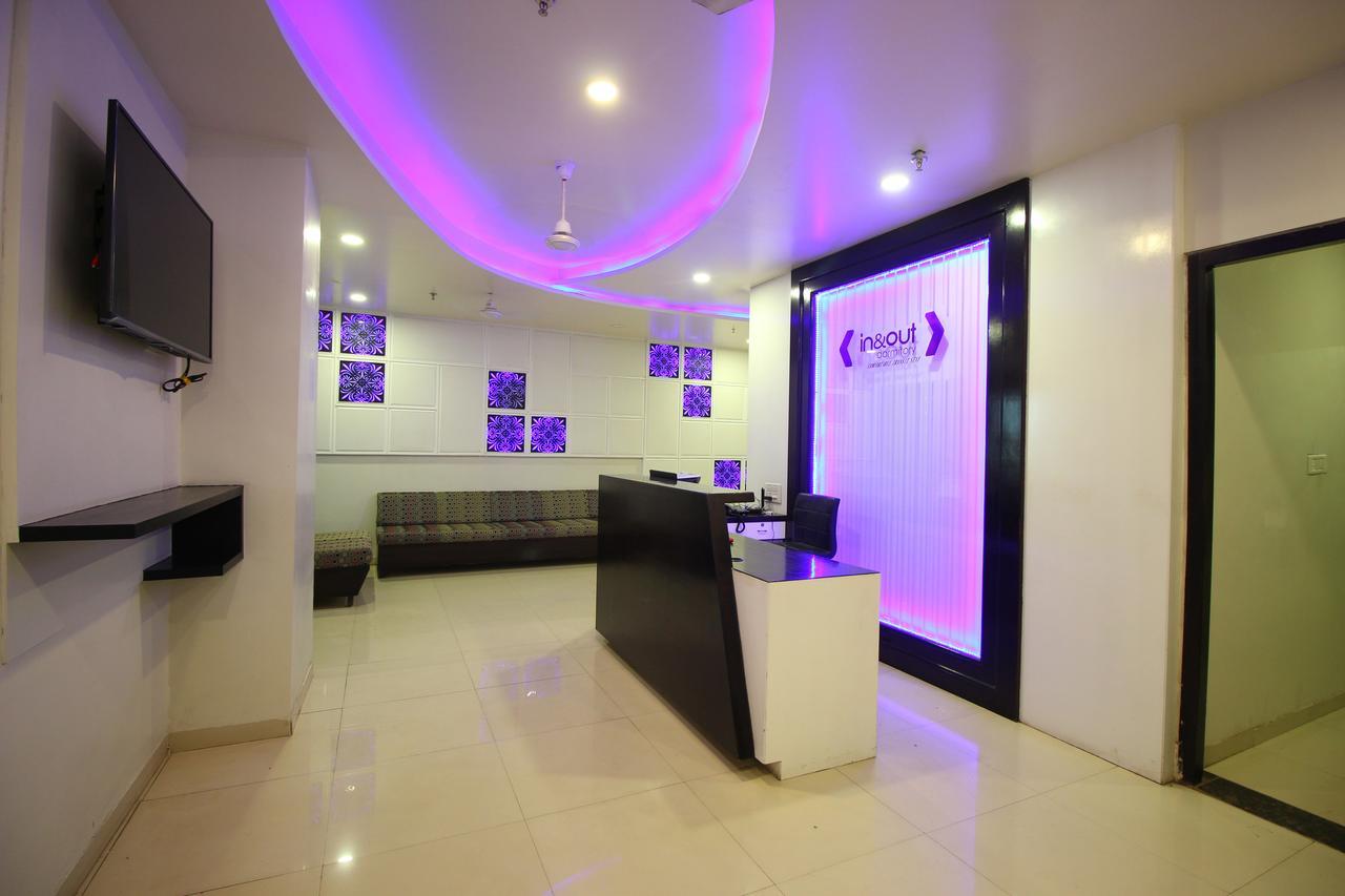 Jackpot Room In & Out Dormitory Ahmedabad Eksteriør bilde