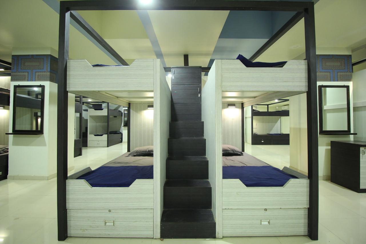 Jackpot Room In & Out Dormitory Ahmedabad Eksteriør bilde