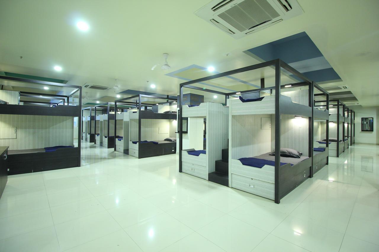 Jackpot Room In & Out Dormitory Ahmedabad Eksteriør bilde