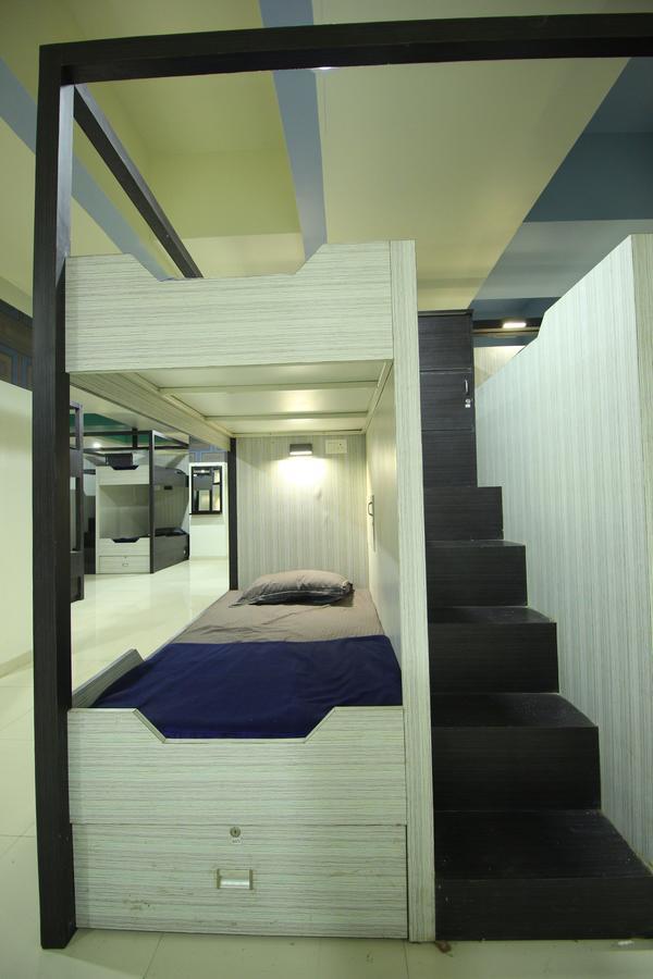Jackpot Room In & Out Dormitory Ahmedabad Eksteriør bilde