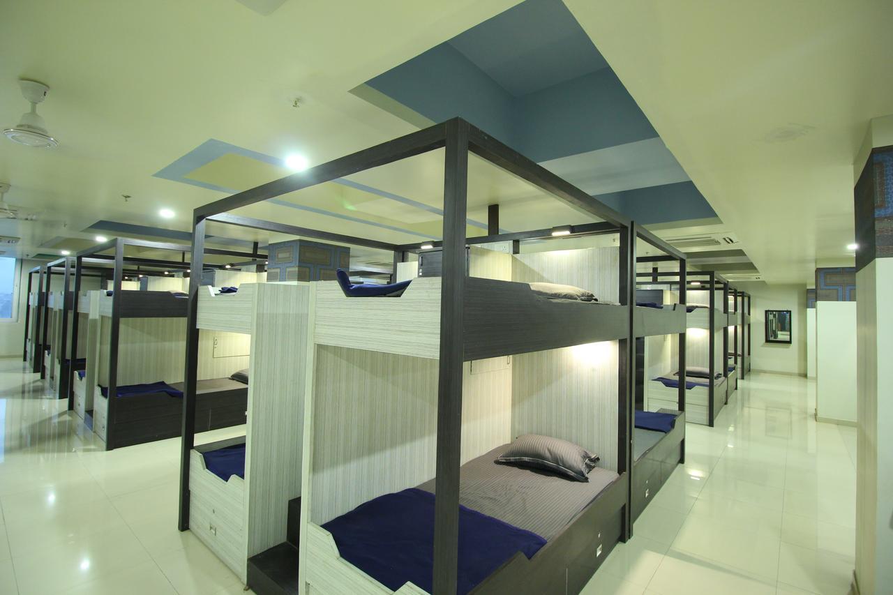 Jackpot Room In & Out Dormitory Ahmedabad Eksteriør bilde