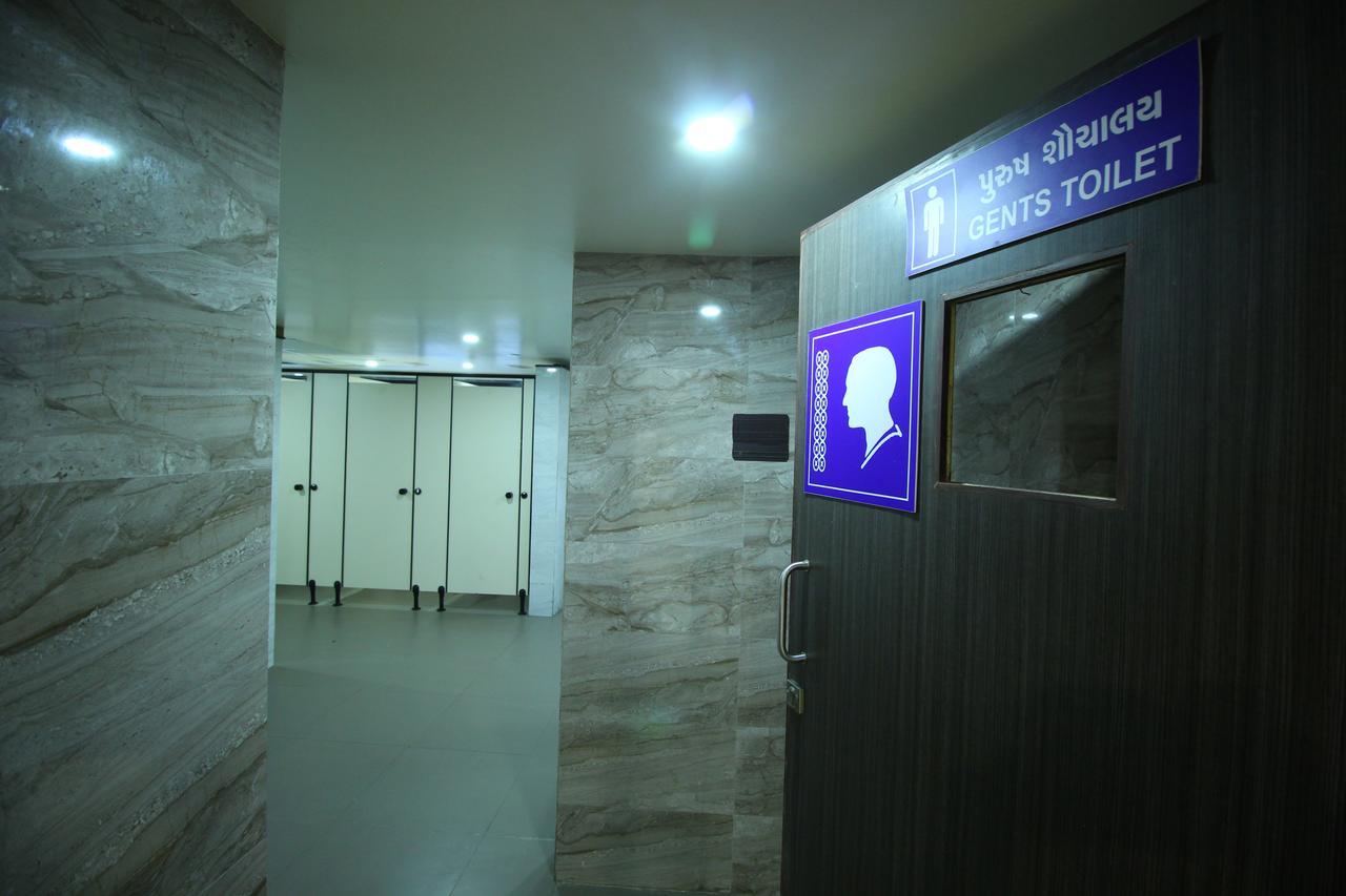 Jackpot Room In & Out Dormitory Ahmedabad Eksteriør bilde
