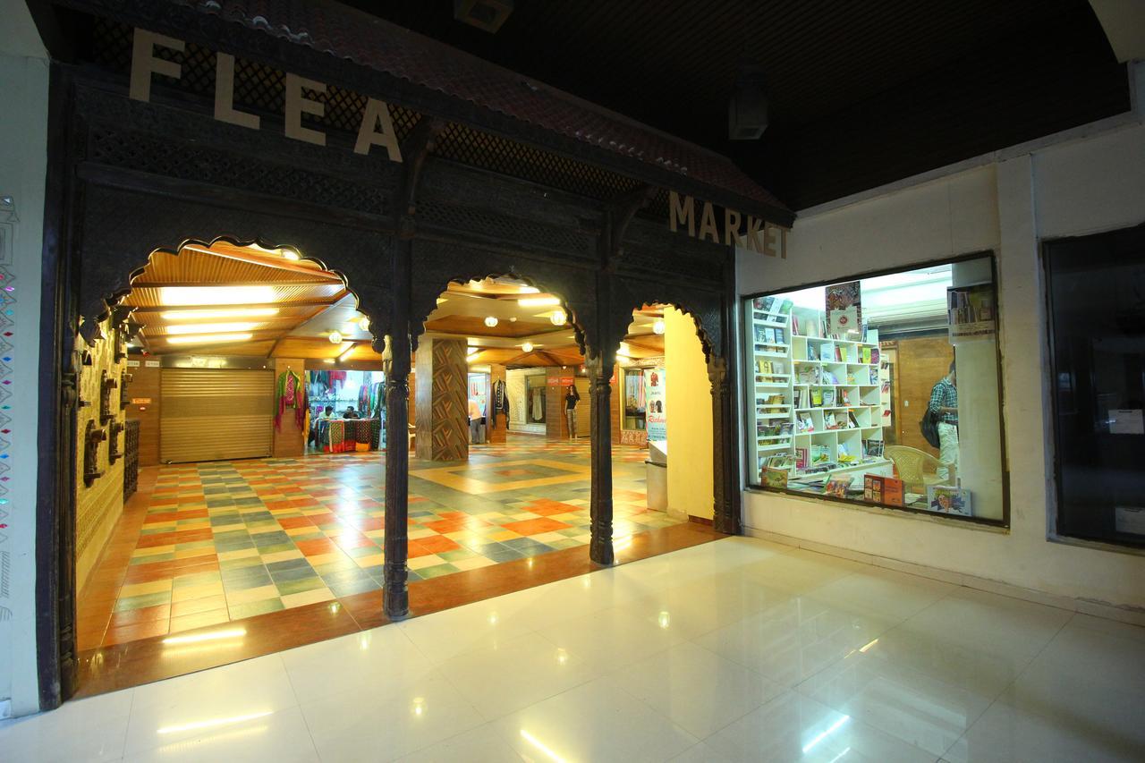 Jackpot Room In & Out Dormitory Ahmedabad Eksteriør bilde
